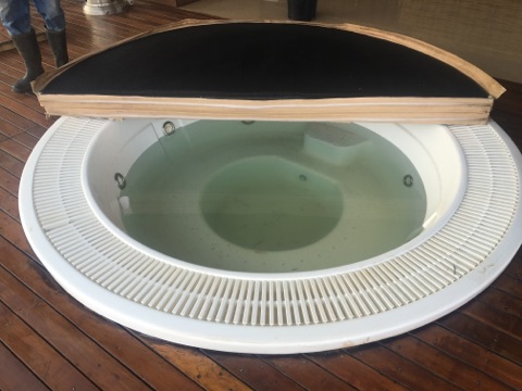 Summerplace Rim Flow Jacuzzi with Beige Riptech Jacuzzi Cover